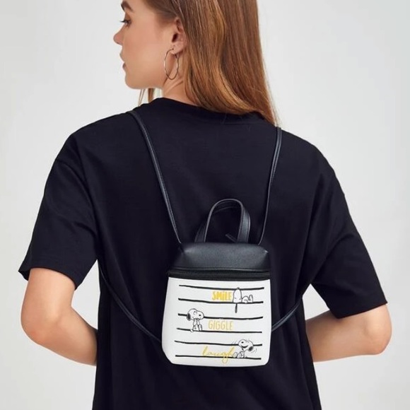 Peanuts Snoopy mini Backpack - Picture 2 of 7